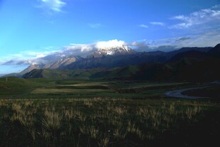壮丽草原雪山美景
