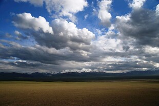 草原上空的壮丽云层