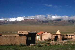 草原上的质朴小屋