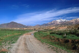 山间土路 自然风光如画