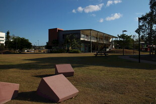 户外开阔场地与建筑景观