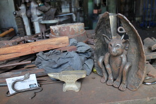 复古金属蝙蝠雕塑摆件