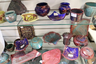 多彩陶瓷工艺品陈列展示