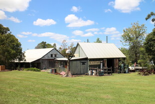 乡村小屋 绿意环绕的宁静处