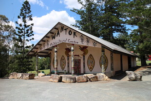 古朴别致的郊外小屋