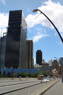 城市街道与高楼景观