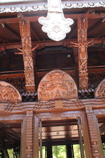 传统木雕建筑内部景观