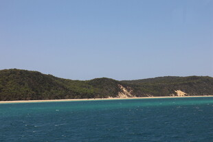 碧海青山的美丽海滨风光