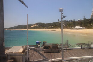 海上视角下的美丽沙滩