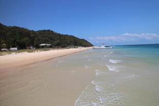 美丽海滨沙滩风景