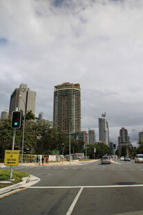 城市街道与高楼景观