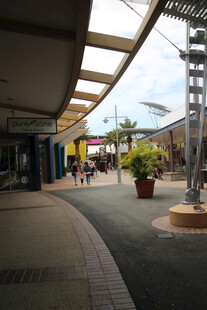 户外商业街休闲场景