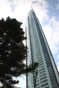 高耸入云的摩天大楼