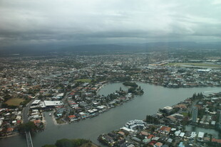 城市河流景观俯瞰图