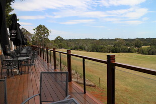 户外露台远眺田园风光