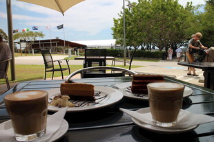 户外惬意咖啡时光