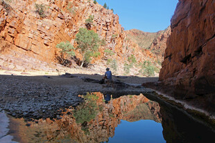 峡谷中的静谧水域