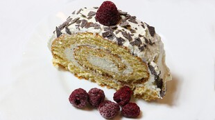 树莓奶油蛋糕卷