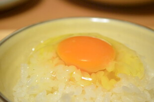 鸡蛋拌饭