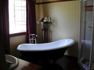 复古风格独立式浴缸浴室