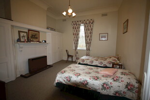 温馨复古风卧室室内场景