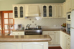 现代简约风格的温馨厨房