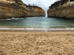 壮丽海岸沙滩与峡谷景观
