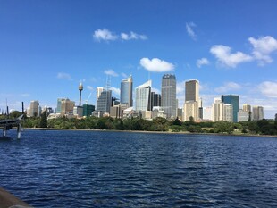 城市滨水天际线美景