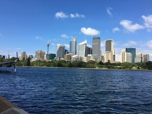 城市滨水天际线美景