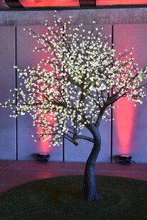 室内发光仿真樱花树景观