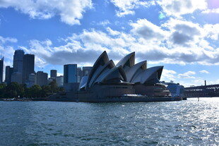 悉尼歌剧院与城市天际线