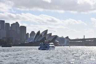 悉尼歌剧院旁的水上风光