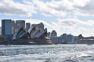 悉尼歌剧院与城市天际线