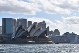 悉尼歌剧院与城市天际线