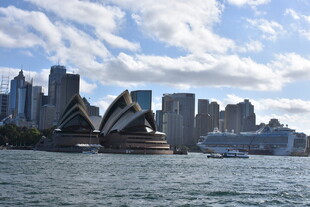 悉尼歌剧院与城市天际线