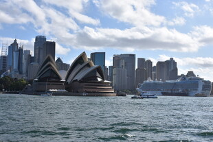 悉尼歌剧院与城市天际线