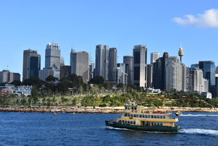 悉尼城市天际线与渡轮景观