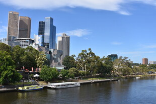 墨尔本河畔城市风光