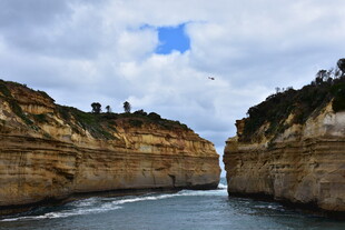 壮观海岸峡湾景色