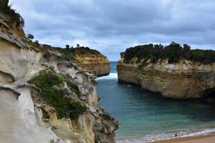 海岸壮丽景观 海水岩石相依