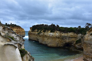海岸壮丽景观 海水岩石相依