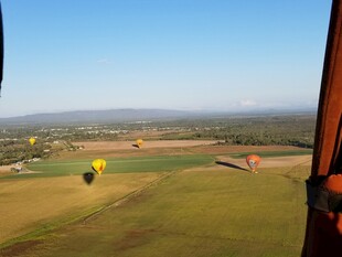 空中俯瞰广袤田野风光