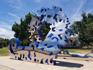 蓝白抽象艺术雕塑