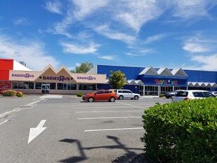 现代商业区停车场景观