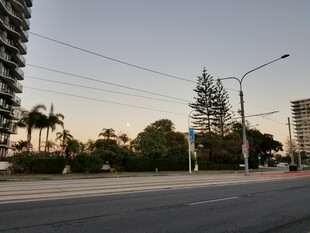 城市街道黄昏景象
