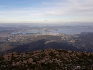 山顶俯瞰广阔壮丽风景