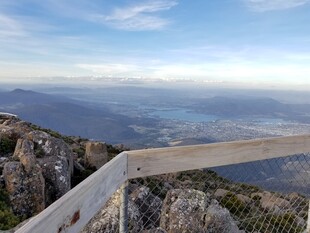 高山之巅的壮阔风景