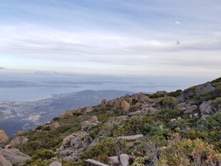 山顶风光俯瞰壮阔美景