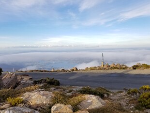 山顶观景台的开阔风景