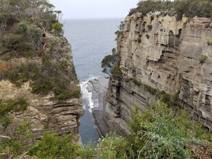 壮丽海岸悬崖景观